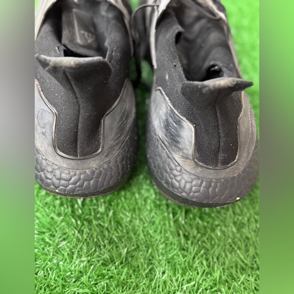 Adidas Ultra Boost 22
Triple Black Size‎ 17 - Picture 5 of 8